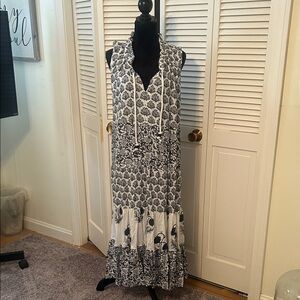 Chelsea & Theodore Black and White Patterned Maxi Dress